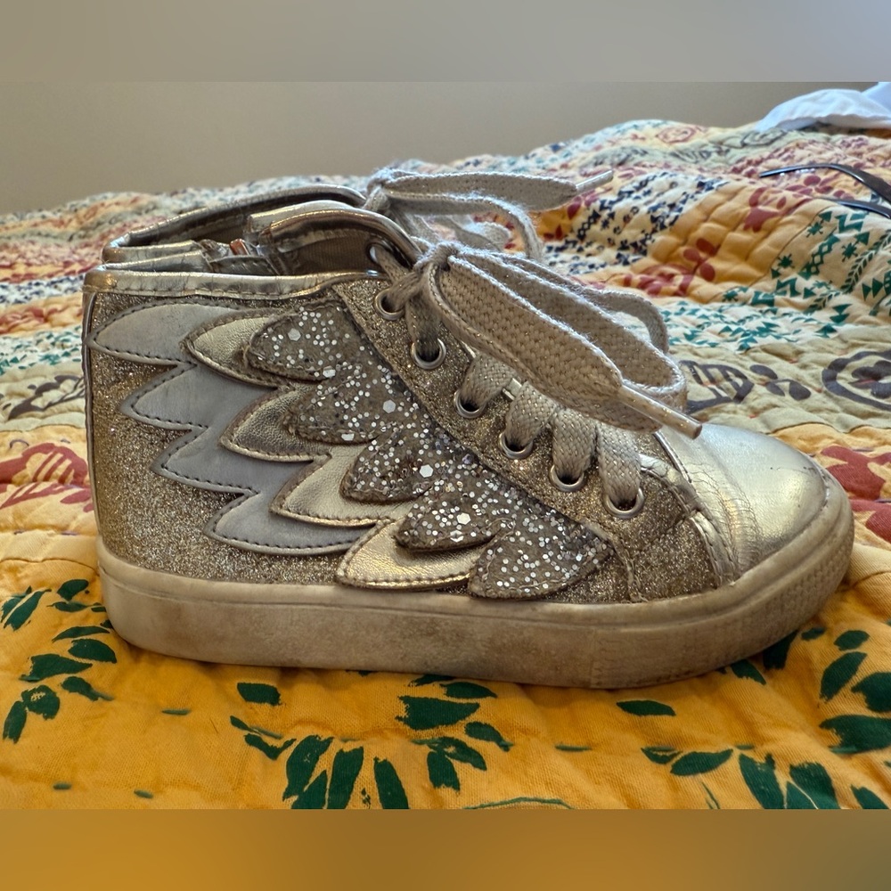 Wellie Wishers girls sneakers size 8 from American girl in used condition